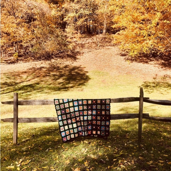 Vintage Large Granny Square Crochet Afghan EUC - Picture 3 of 5